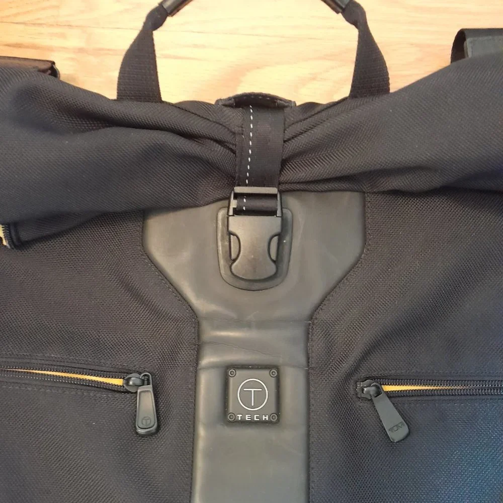 Tumi Tech messenger-style laptop bag